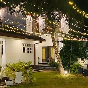 Guest house White Airport Transit, Katunayake